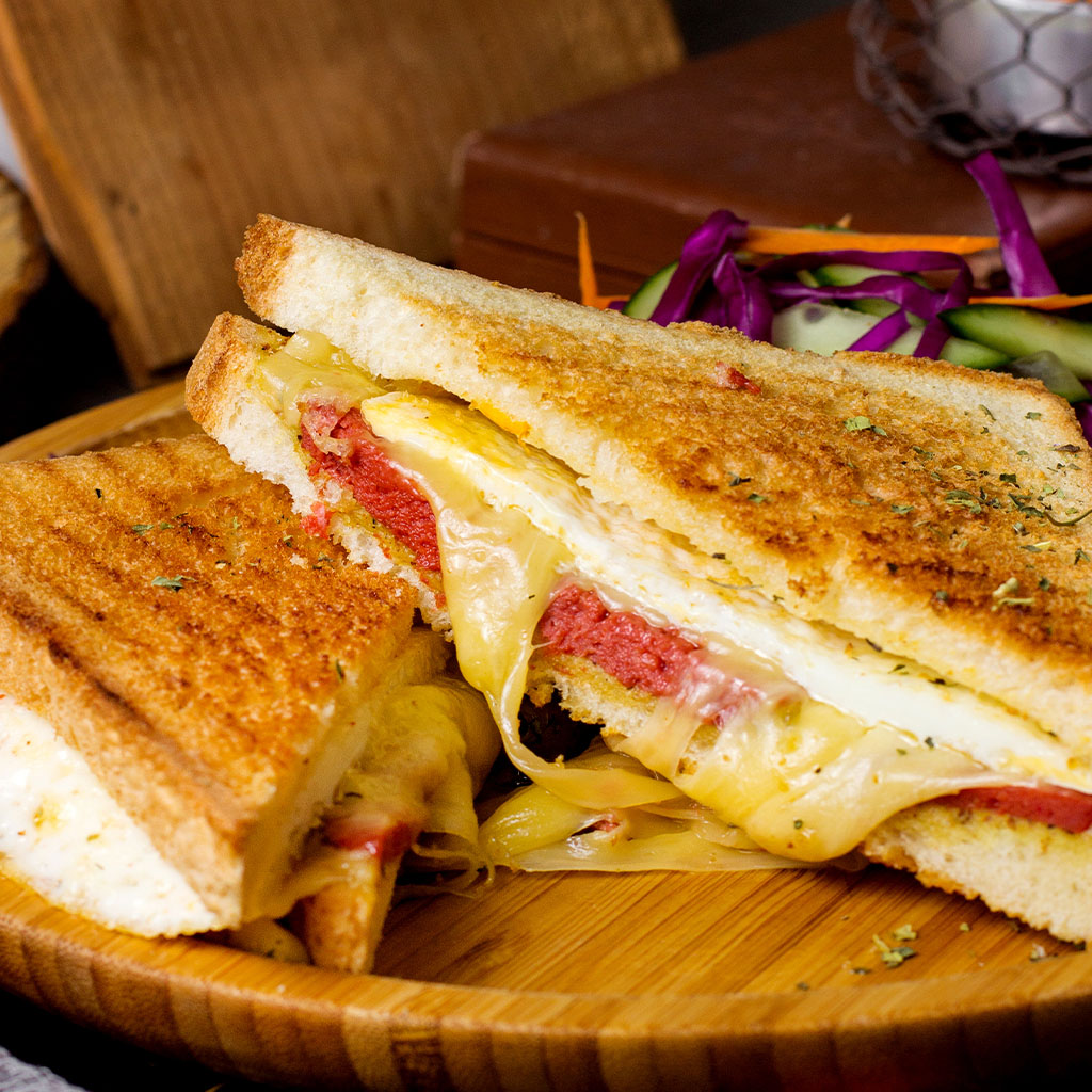 Sucuklu-Kaşarlı Tost