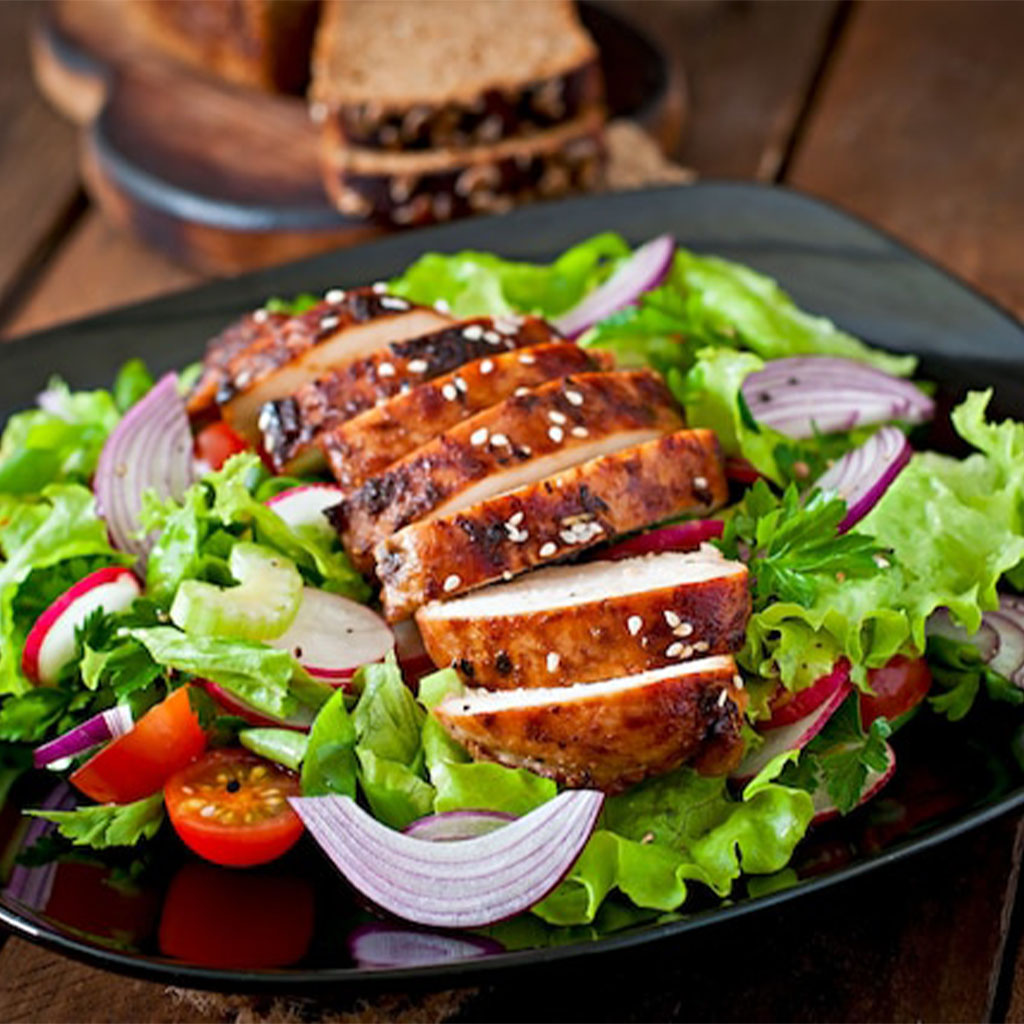 Izgara Tavuklu Salata